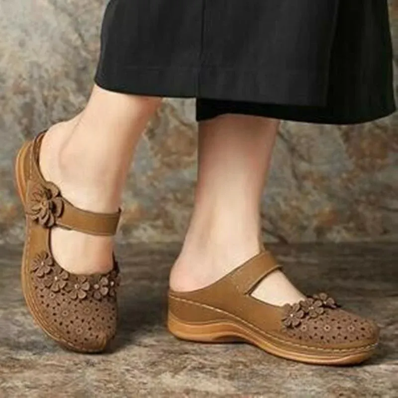 Chaussures à plateforme avec fleurs sculptées - Image 8